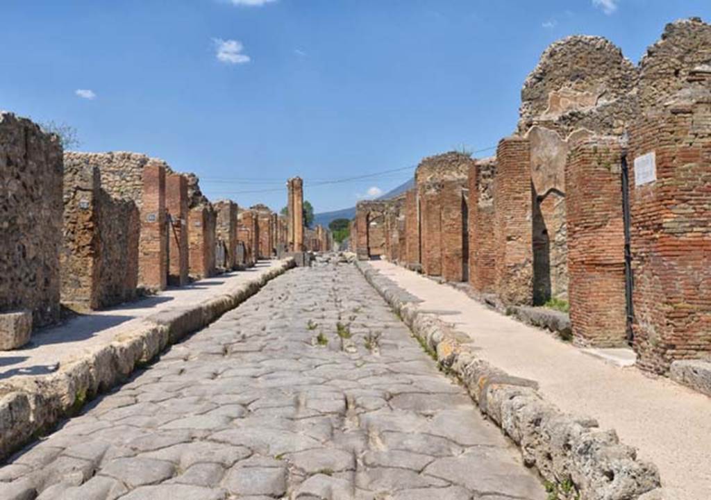Via Stabiana, Pompeii. April 2018. Looking north between VII.1 and IX.2. Photo courtesy of Ian Lycett-King. Use is subject to Creative Commons Attribution-NonCommercial License v.4 International.