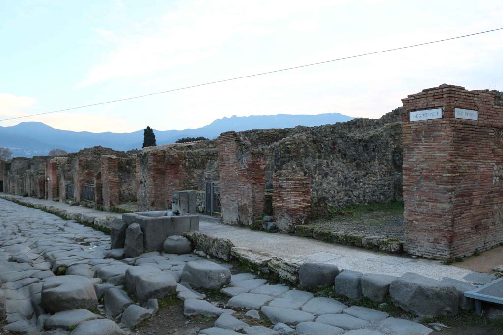 Via Stabiana, west side, Pompeii. December 2018.
Looking south-west towards fountain outside VII.1.32. Photo courtesy of Aude Durand.