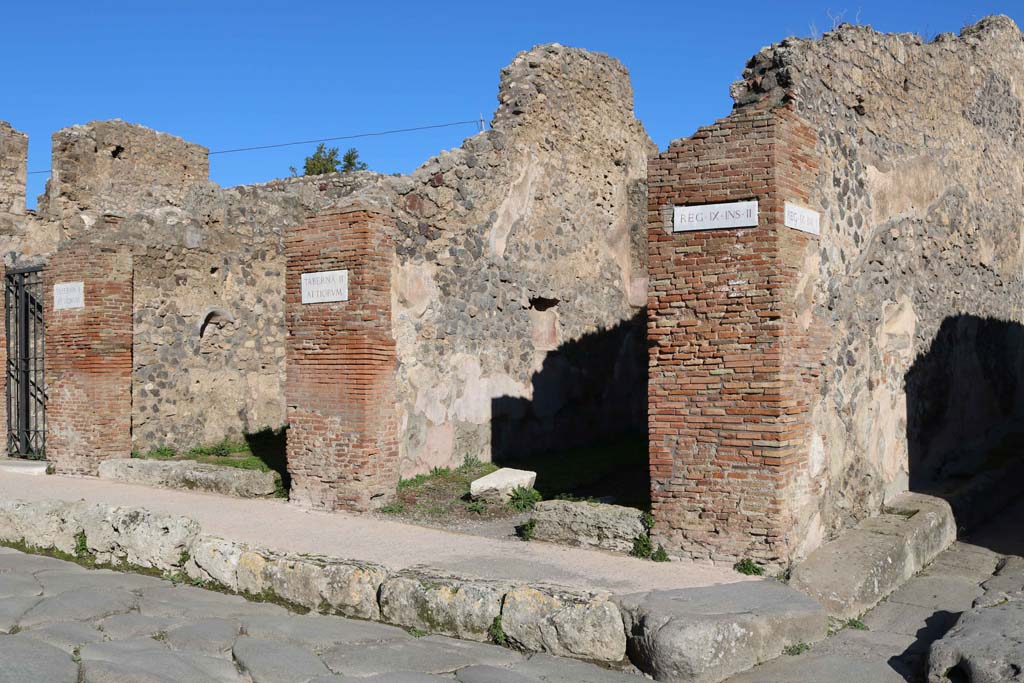 Via Stabiana, east side, Pompeii. December 2018.
IX.2.10 and 11, on left, and IX.2.12, centre right, with the junction with Vicolo di Balbo, on right. Photo courtesy of Aude Durand.