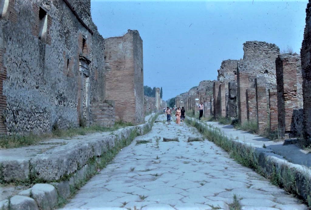 Via Stabiana between VII.1 and IX.1. 1971. Looking north.
Photo courtesy of Rick Bauer, from Dr. George Fay’s slides collection.