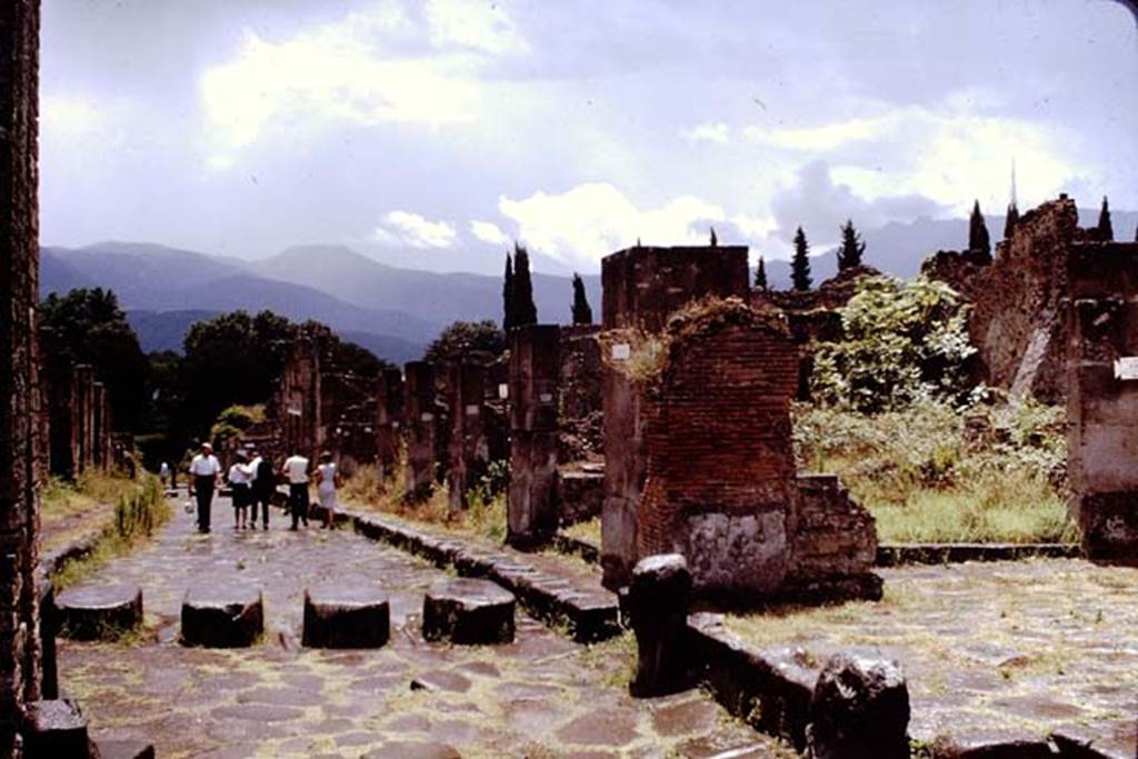 Via Stabiana, Pompeii. 1964. Looking south-west across junction with Via dell’Abbondanza, at Holconius’ crossroads. Photo by Stanley A. Jashemski.
Source: The Wilhelmina and Stanley A. Jashemski archive in the University of Maryland Library, Special Collections (See collection page) and made available under the Creative Commons Attribution-Non Commercial License v.4. See Licence and use details.
J64f1944