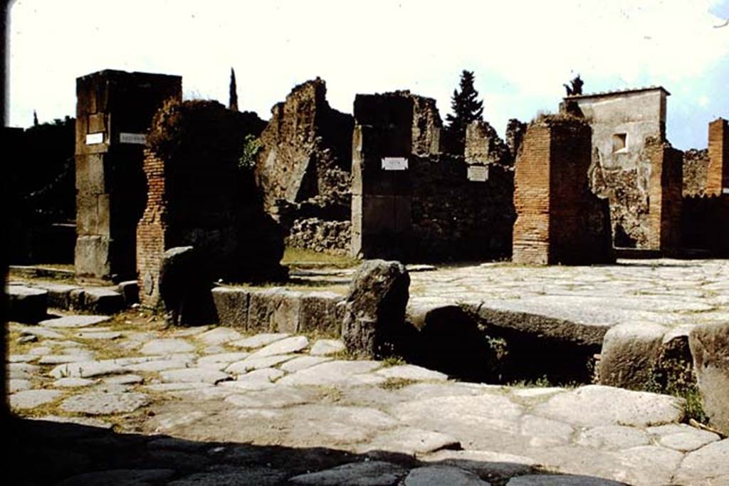 Via Stabiana, 1959. Looking south-west across junction with Via dell’Abbondanza, towards drain at Holconius’ crossroads.
Photo by Stanley A. Jashemski.
Source: The Wilhelmina and Stanley A. Jashemski archive in the University of Maryland Library, Special Collections (See collection page) and made available under the Creative Commons Attribution-Non-Commercial License v.4. See Licence and use details.
J59f0343
(Note: the “open” drain is now safely underground, beneath the step (on the left) in the photo below).