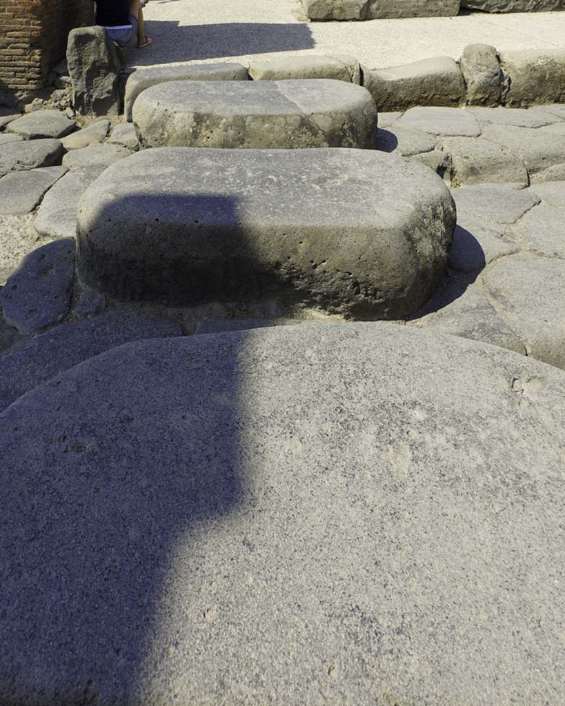 Via Stabiana, August 2021.
Looking west across stepping stones towards corner at VII.I.13. Photo courtesy of Robert Hanson.