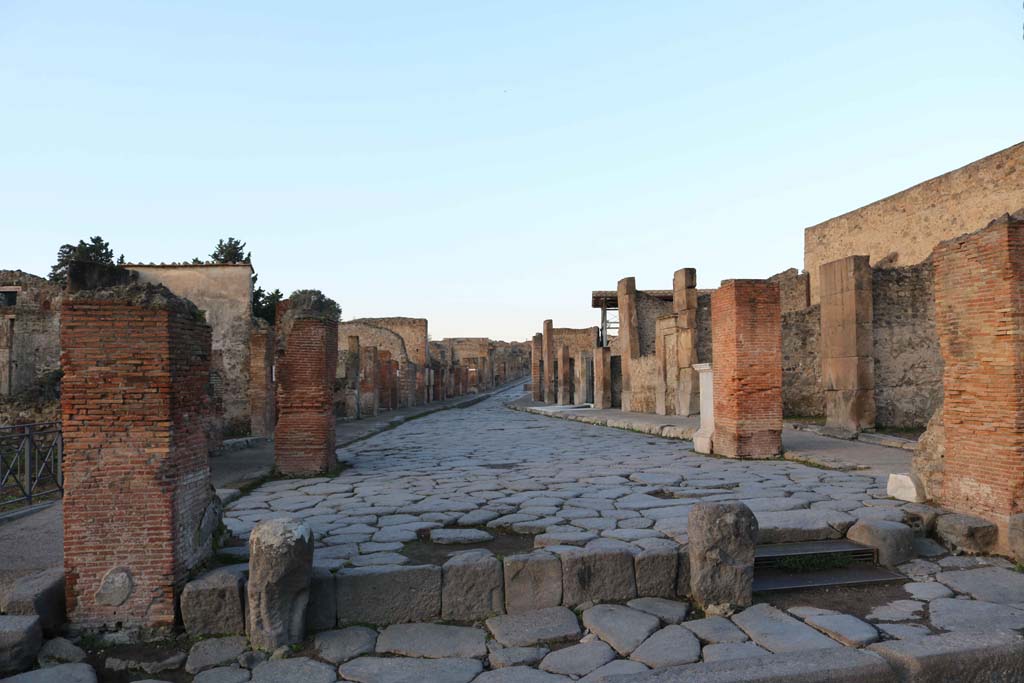 Via Stabiana, lower left to right, Pompeii. December 2018.
Looking west from Holconius’s crossroads, with VIII.4, on left, and VII.1, on right, on Via dell’Abbondanza. Photo courtesy of Aude Durand.