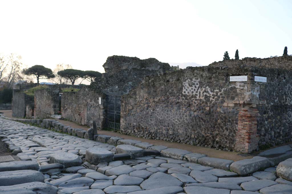 Via Stabiana, west side, Pompeii. December 2018.
Looking south from junction with Via del Tempio d’Iside, on right. Photo courtesy of Aude Durand.