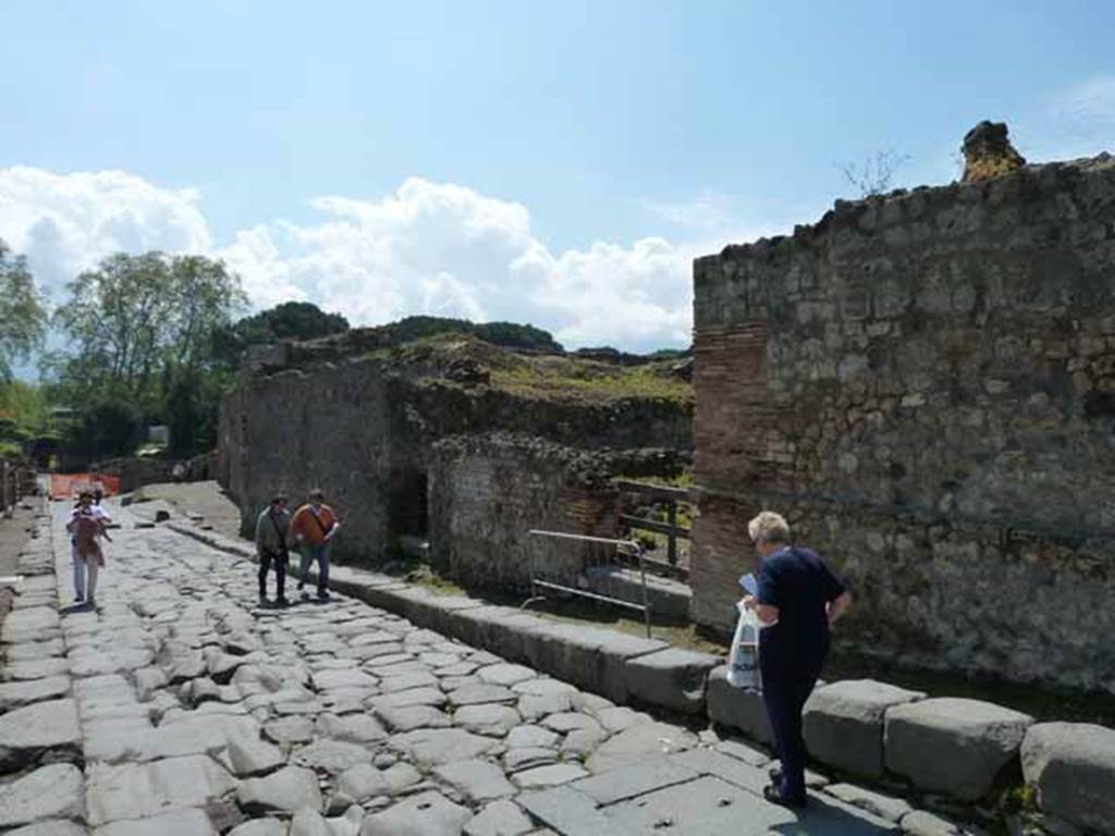 Via Stabiana, west side, May 2010. Looking south along VIII.7, from near VIII.7.23