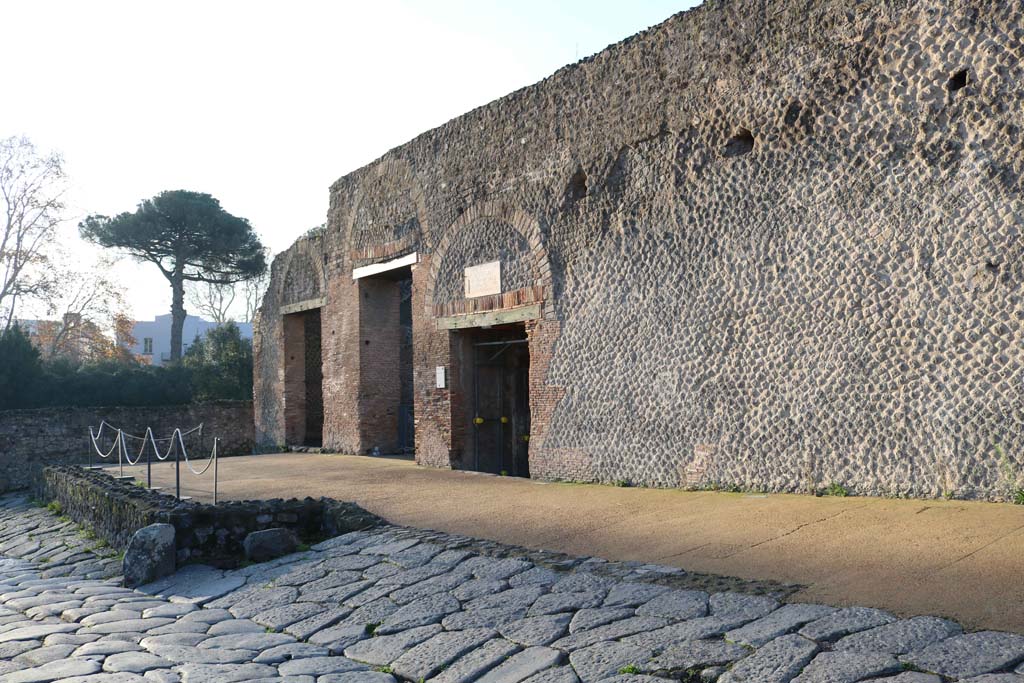 Via Stabiana, west side, Pompeii. December 2018.
Looking south-west towards entrances at VIII.7.16, 17, 18 and 19. Photo courtesy of Aude Durand.