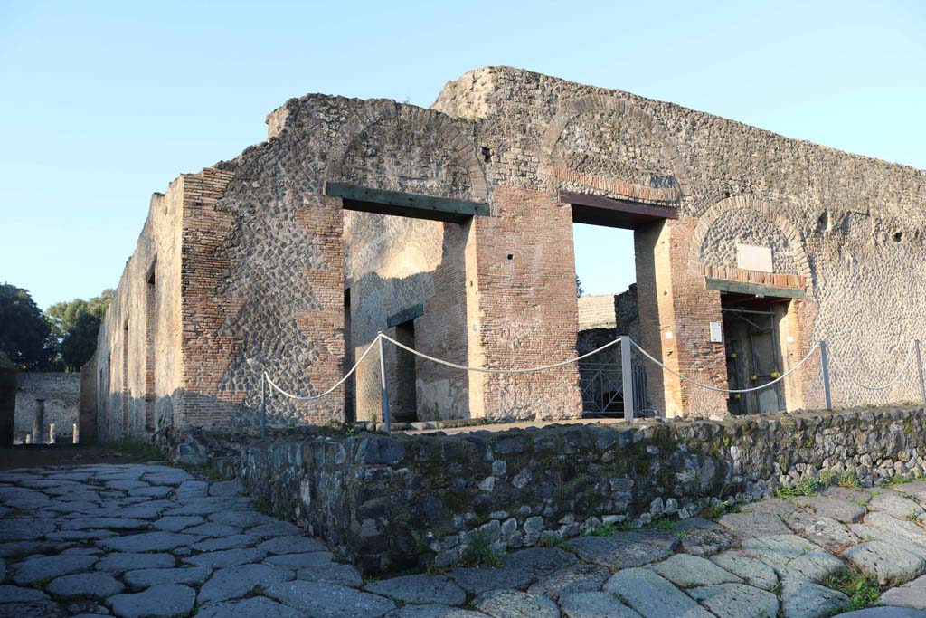 Via Stabiana, west side, Pompeii. December 2018.
Looking west to entrances, with VIII.7.16, on left, and VIII.7.17, 18 and 19, centre and right. Photo courtesy of Aude Durand.