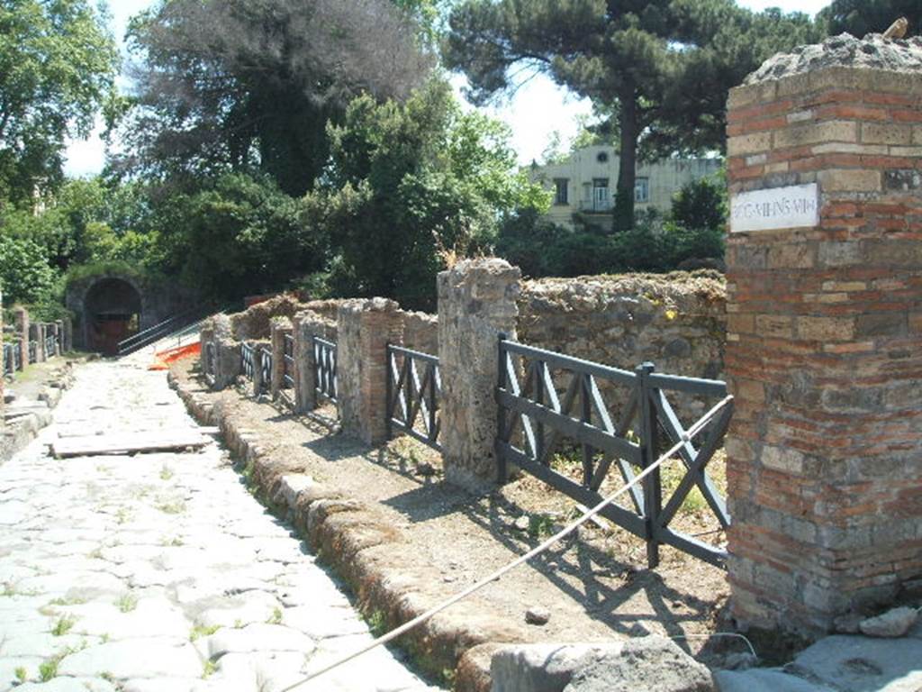 Via Stabiana, west side. Looking south towards Stabian Gate, from near VIII.7.15. May 2005.