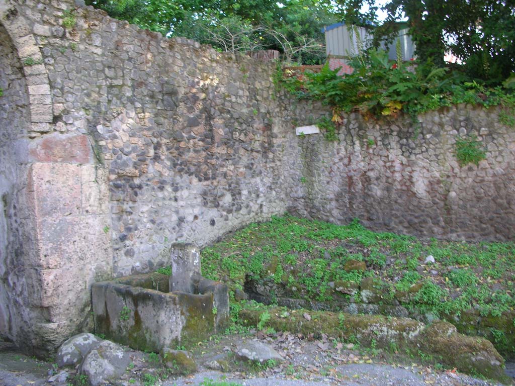 Via Stabiana, west side, Pompeii. May 2010.
Looking towards north-west side of gate, with fountain and course of drain. Photo courtesy of Ivo van der Graaff.