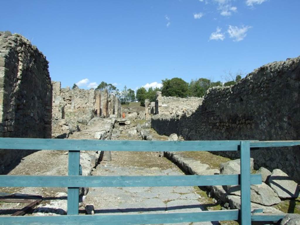 Via Stabiana east side, between I.2 and I.1. Vicolo del Conciapelle, looking east from the junction with Via Stabiana. March 2009.