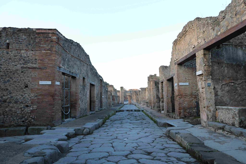Via dell’ Abbondanza. December 2018. Looking west from junction with Vicolo del Citarista, on left, and Vicolo di Tesmo, on right. 
Photo courtesy of Aude Durand.
