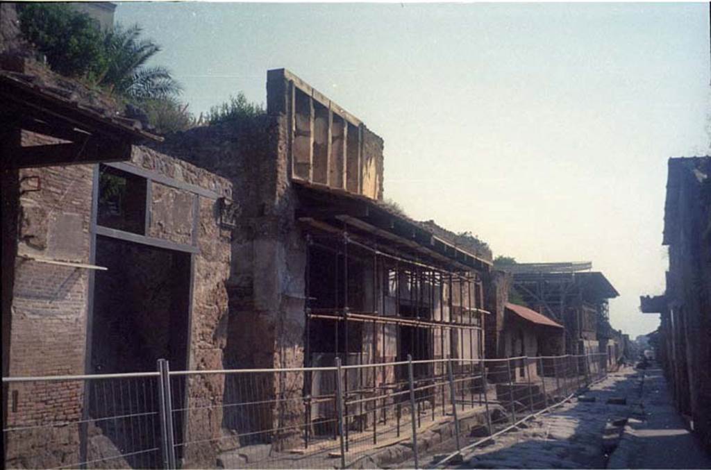 Via dell’Abbondanza, north side, July 2011. Looking east from near  IX.7.4. Photo courtesy of Rick Bauer.