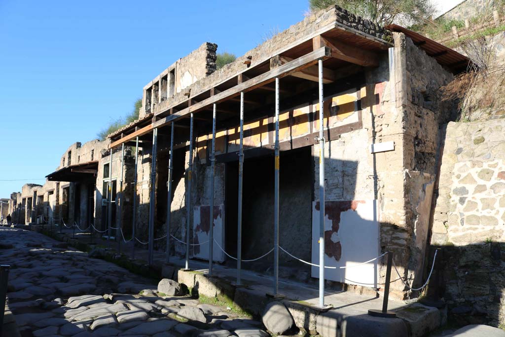 Via dell’Abbondanza, north side, Pompeii. December 2018. Looking west from IX.7.1. Photo courtesy of Aude Durand.