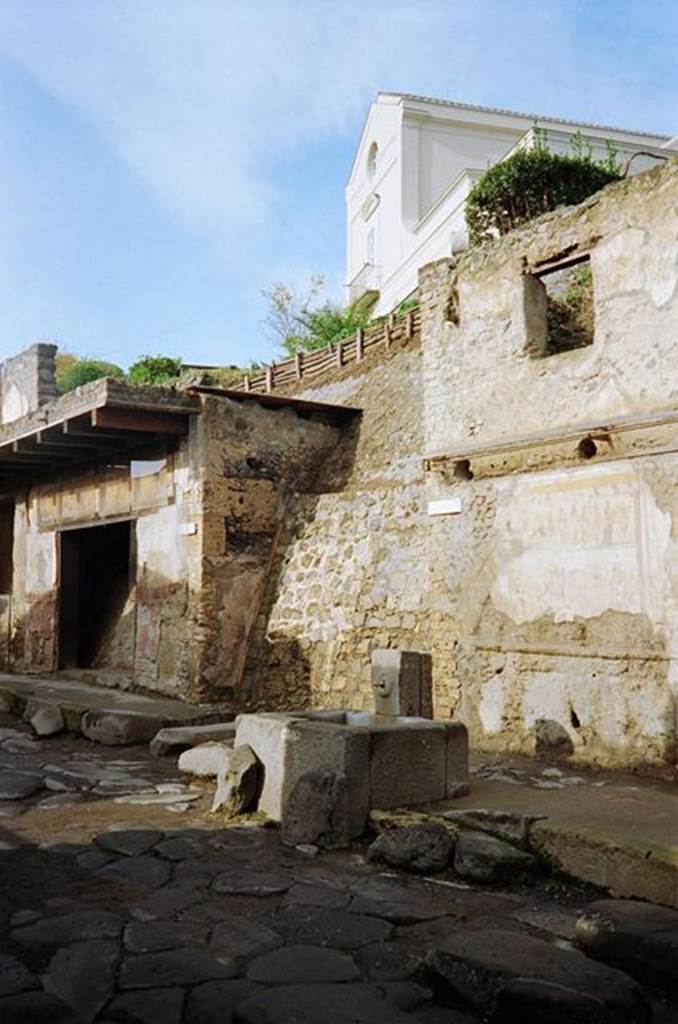 Via dell’ Abbondanza between IX.7 and IX.11.  Unnamed vicolo on north side. Looking west. November 2009. Photo courtesy of Rick Bauer.
