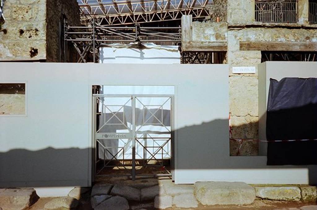 Via dell’ Abbondanza. North side.  Unnamed vicolo between IX.11 and IX.12, behind the new gates. January 2010. Photo courtesy of Rick Bauer.

 
