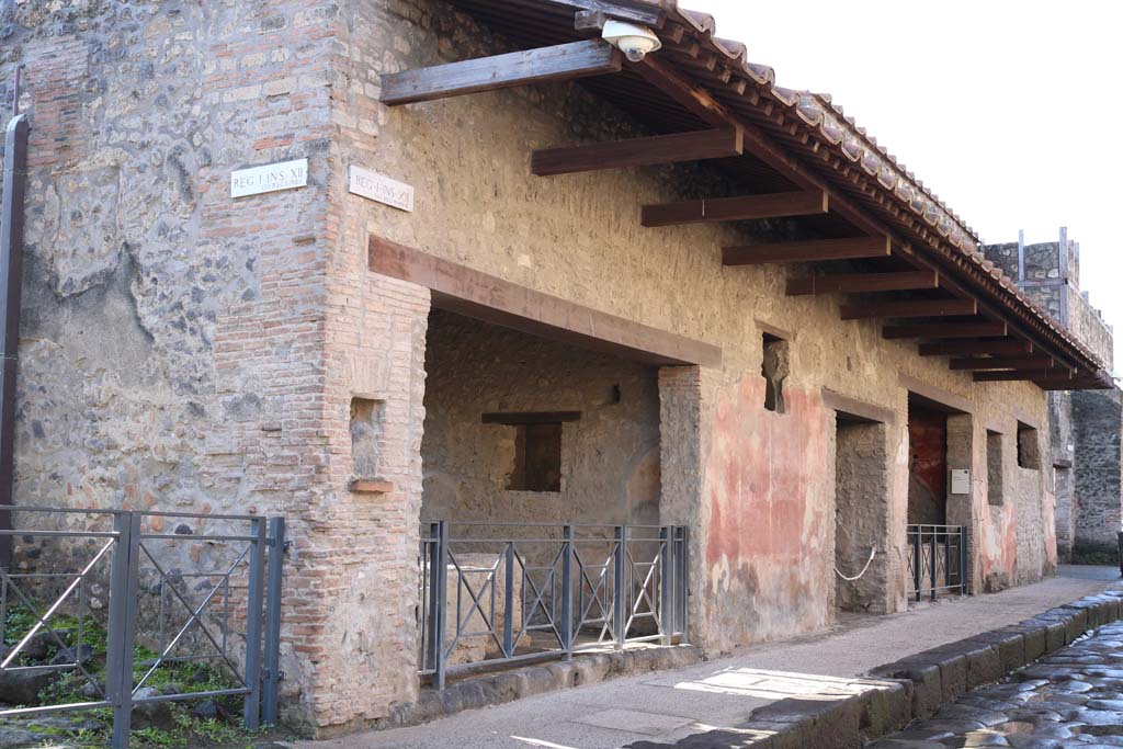 Via dell’Abbondanza, south side. December 2018. 
Looking west from junction with Vicolo dei Fuggiaschi, from I.12.5 to I.12.3. Photo courtesy of Aude Durand

