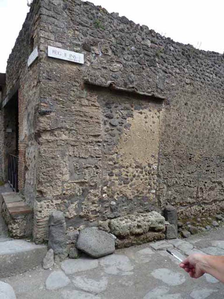 Via dell’Abbondanza, south side. May 2010. East side of Via di Nocera, west wall of II.1