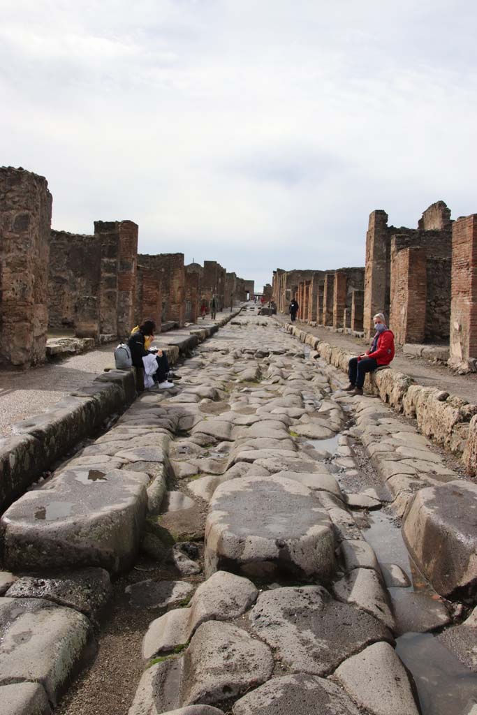 Via della Fortuna. October 2020. Looking west between VII.3 and VI.14, during the first year of the pandemic.
Photo courtesy of Klaus Heese.
