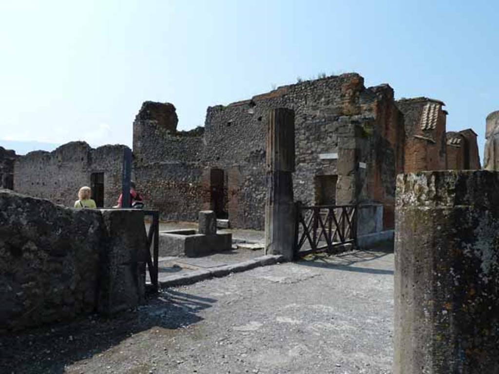 Via delle Scuole. May 2010. Looking south-west towards fountain and street altar at the junction with the Forum.