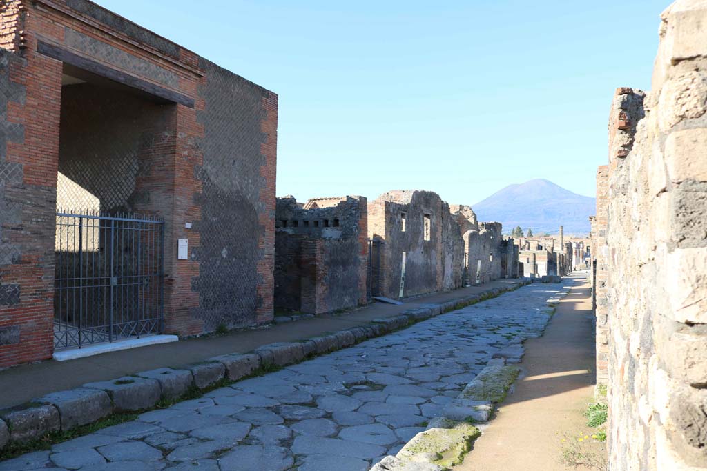 Via delle Scuole, Pompeii. December 2018.
Looking north from VIII.2.16, on left, and VIII.3.18, on right. Photo courtesy of Aude Durand.