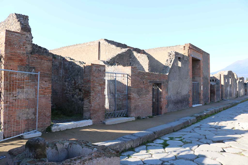 Via delle Scuole, west side, Pompeii. December 2018.
Looking north from VIII.2.19, on left, towards VII.2.17, VII,2,16, etc. Photo courtesy of Aude Durand.