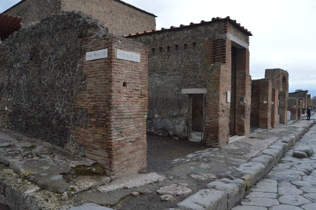 Via delle Terme, north side. March 2018.
Looking north-east from junction with Vicolo della Fullonica along Insula VI.8, from VI.8.4/5, in centre.
Foto Taylor Lauritsen, ERC Grant 681269 DÉCOR