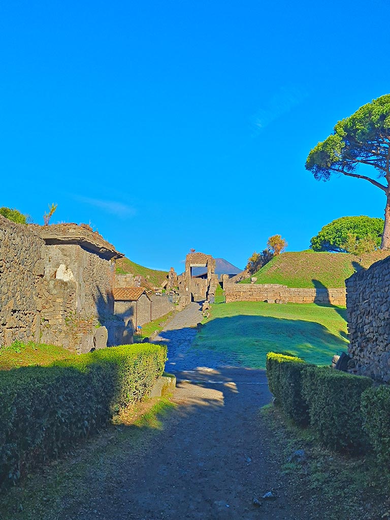 Via delle Tombe, and Porta Nocera. October 2024. 
Looking north to junction of Via delle Tombe and Porta Nocera. Photo courtesy of Giuseppe Ciaramella.
