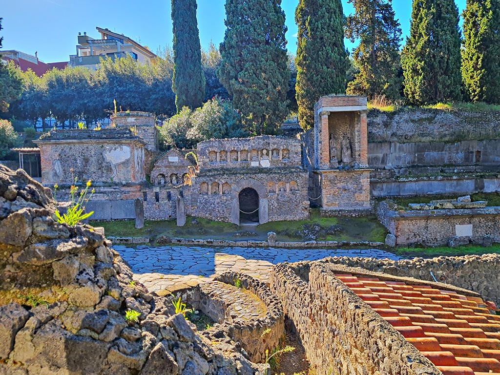 Via delle Tombe, Pompeii. October 2024. Looking south from City Walls. Photo courtesy of Giuseppe Ciaramella.

