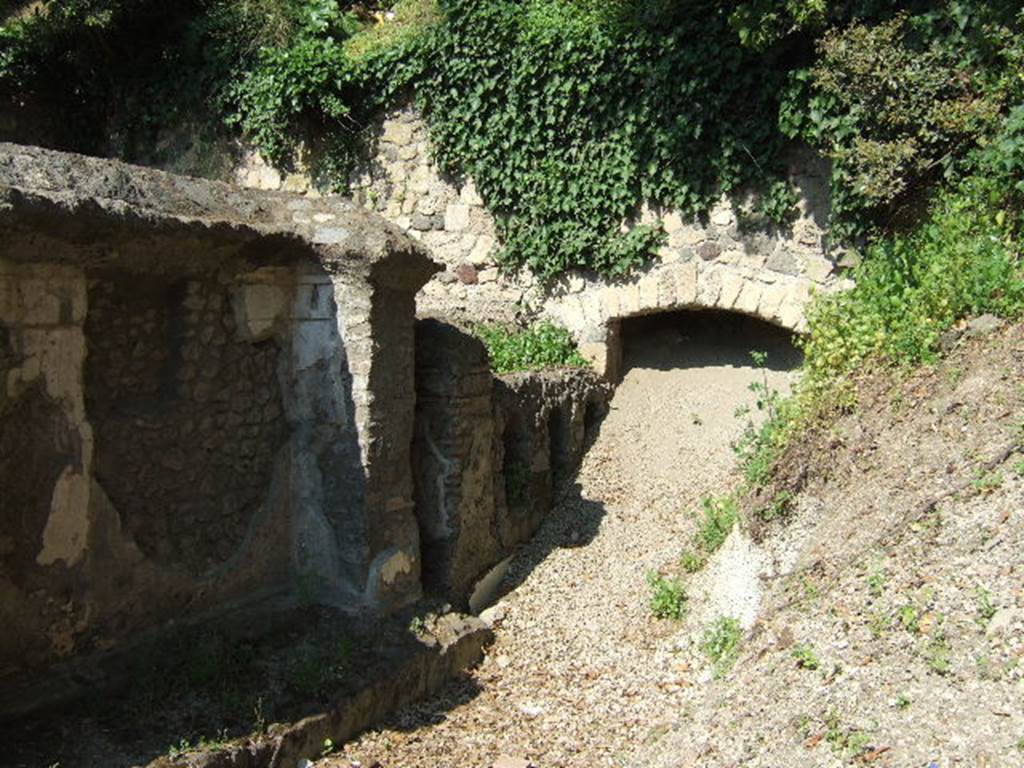 Via delle Tombe, east end. May 2006. Limit of current excavated area. 