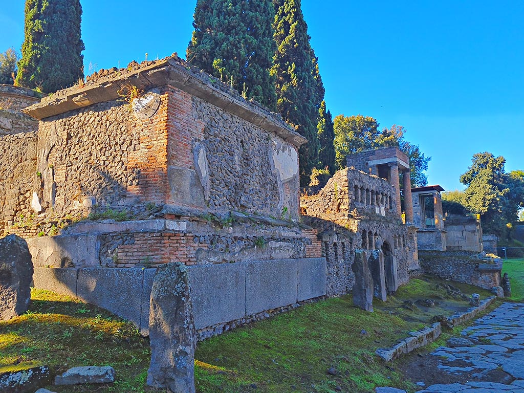 Via delle Tombe, Pompeii. October 2024. Looking west from tomb 1OS. Photo courtesy of Giuseppe Ciaramella.