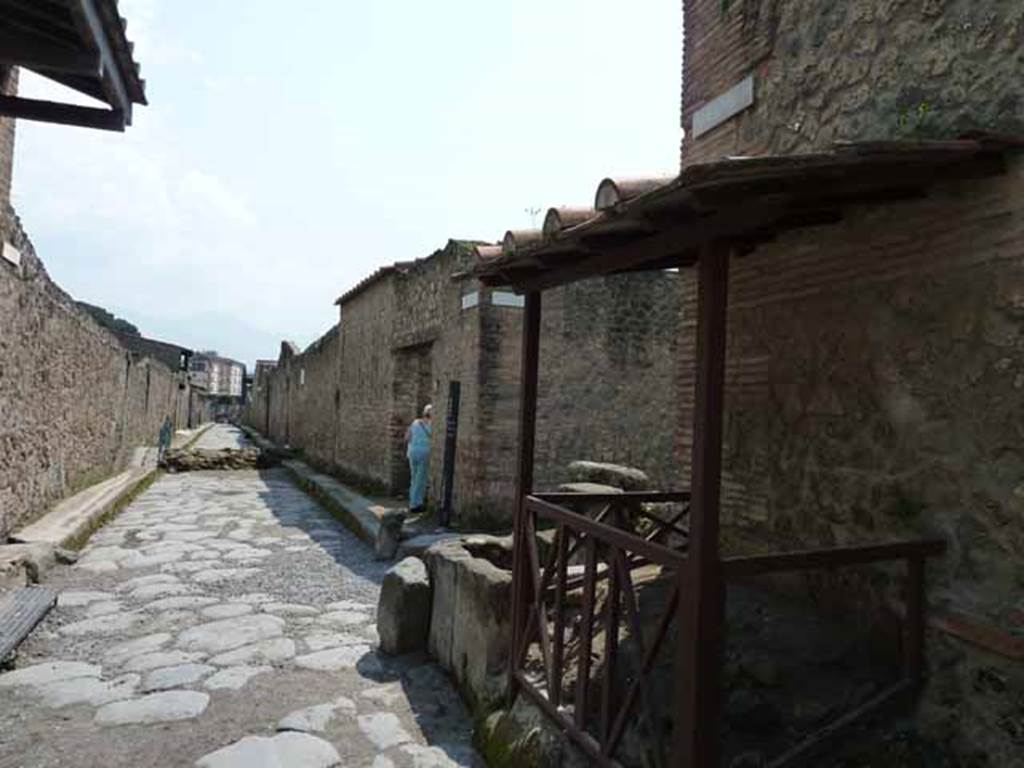 Via di Nocera, west side, May 2010. Looking south from I.13.10.