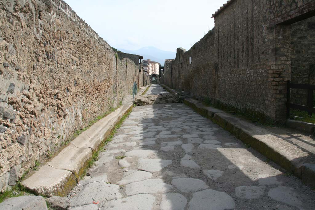 Via di Nocera, Pompeii. April 2013. Looking south between II.9 and I.14, towards Porta di Nocera.
Photo courtesy of Klaus Heese.