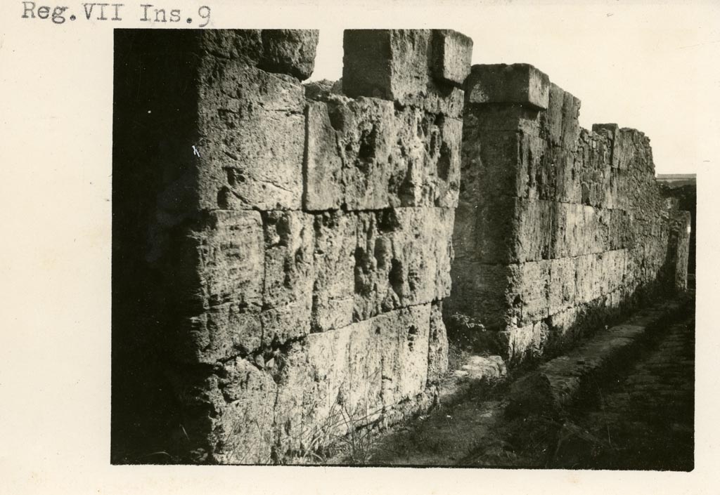 Vicolo degli Scheletri, north side, Pompeii. Pre-1937-39. Looking east to entrance doorway at VII.9.63.
Photo courtesy of American Academy in Rome, Photographic Archive. Warsher collection no. 1566.