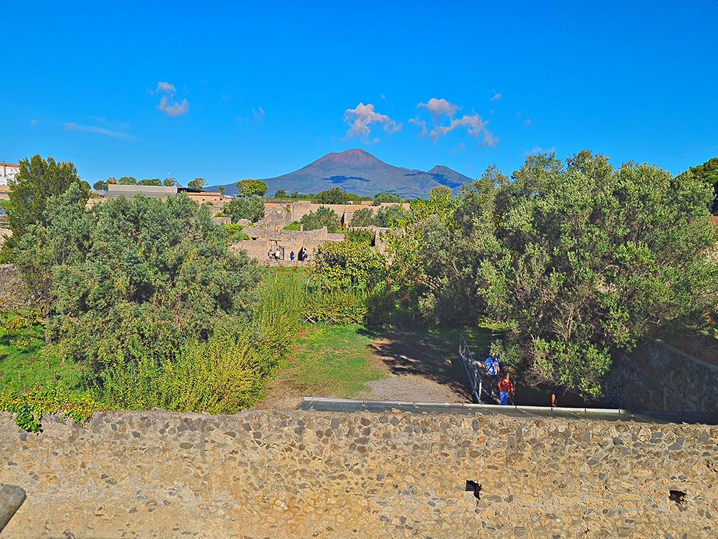Garden of Fugitives, October 2024. 
Looking north across garden, with Vicolo dei fuggiaschi, on right. Photo courtesy of Giuseppe Ciaramella.
