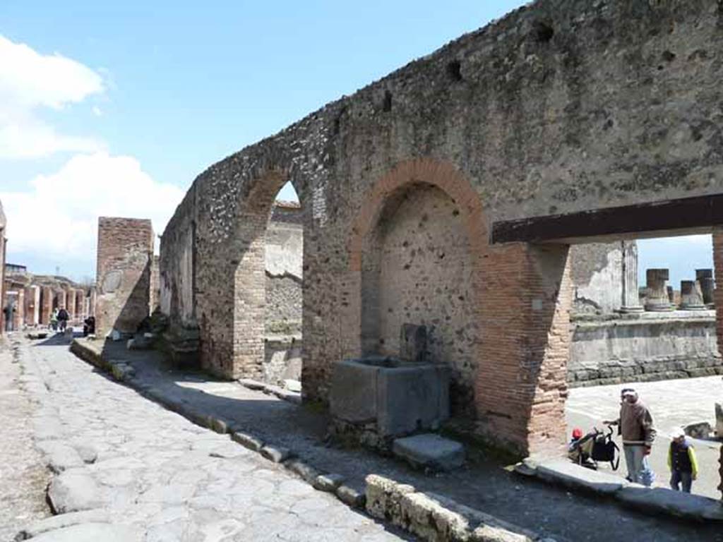Vicolo dei Soprastanti, south side, May 2010. Looking east along VII.8, wall and entrances of the Forum.