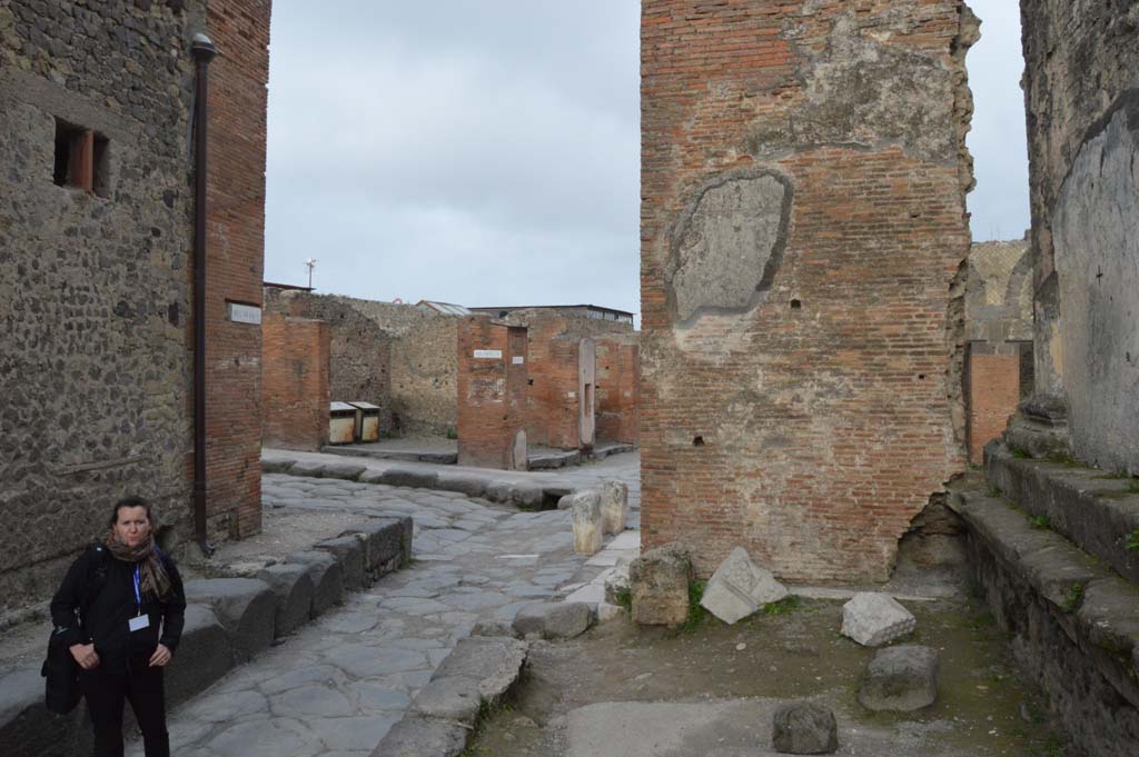 Vicolo dei Soprastanti, Pompeii. March 2019.
Looking east towards junction with Via del Foro, in the centre on the left, and Via degli Augustali, in the centre straight ahead.
Foto Taylor Lauritsen, ERC Grant 681269 DÉCOR.