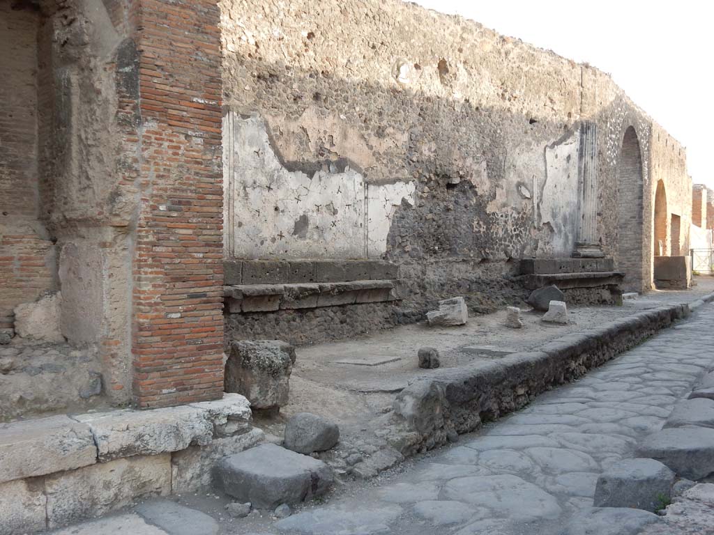 Vicolo dei Soprastanti, Pompeii. June 2019. Looking west from arch, (on left) along north wall of Forum.
Photo courtesy of Buzz Ferebee.