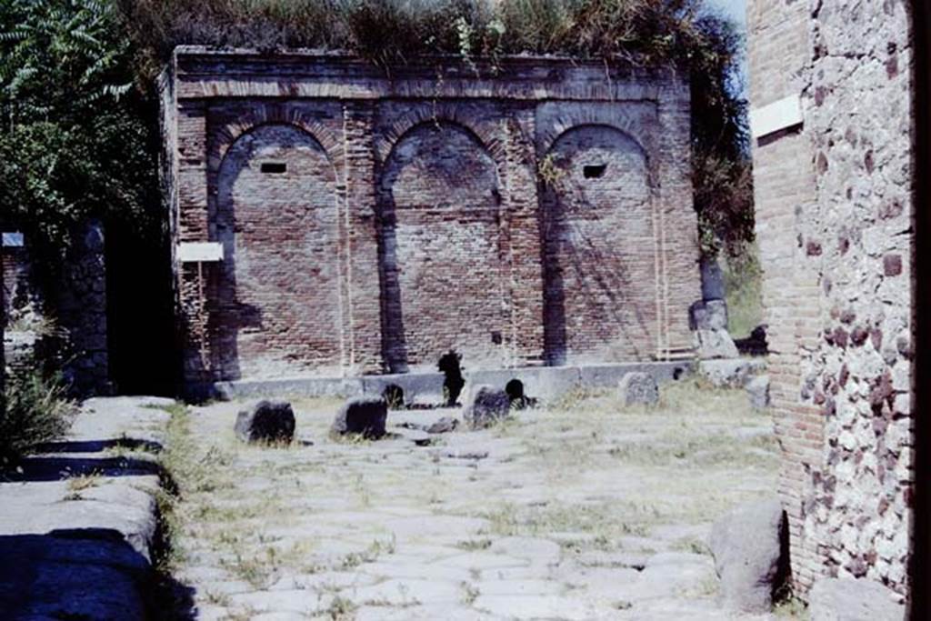 Vicolo dei Vettii Pompeii. 1968. Looking north towards Castellum Aquae water tower. Photo by Stanley A. Jashemski.
Source: The Wilhelmina and Stanley A. Jashemski archive in the University of Maryland Library, Special Collections (See collection page) and made available under the Creative Commons Attribution-Non Commercial License v.4. See Licence and use details.
J68f1959