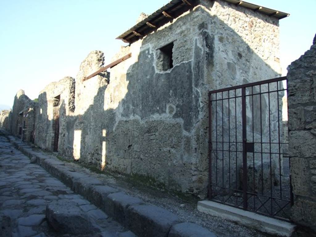Vicolo dei Vettii, east side, Pompeii. December 2007. Looking north from VI.14.38 ,on right. 