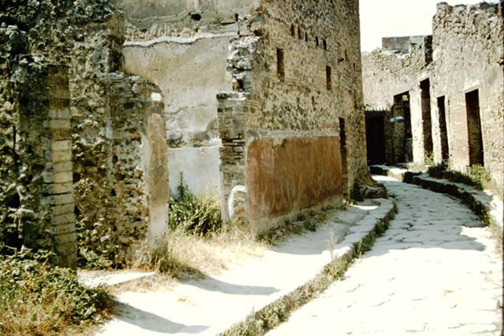 Vicolo del Lupanare between VII.11 and VII.1. 1957. Looking north. Photo by Stanley A. Jashemski.
Source: The Wilhelmina and Stanley A. Jashemski archive in the University of Maryland Library, Special Collections (See collection page) and made available under the Creative Commons Attribution-Non Commercial License v.4. See Licence and use details.
J57f0467