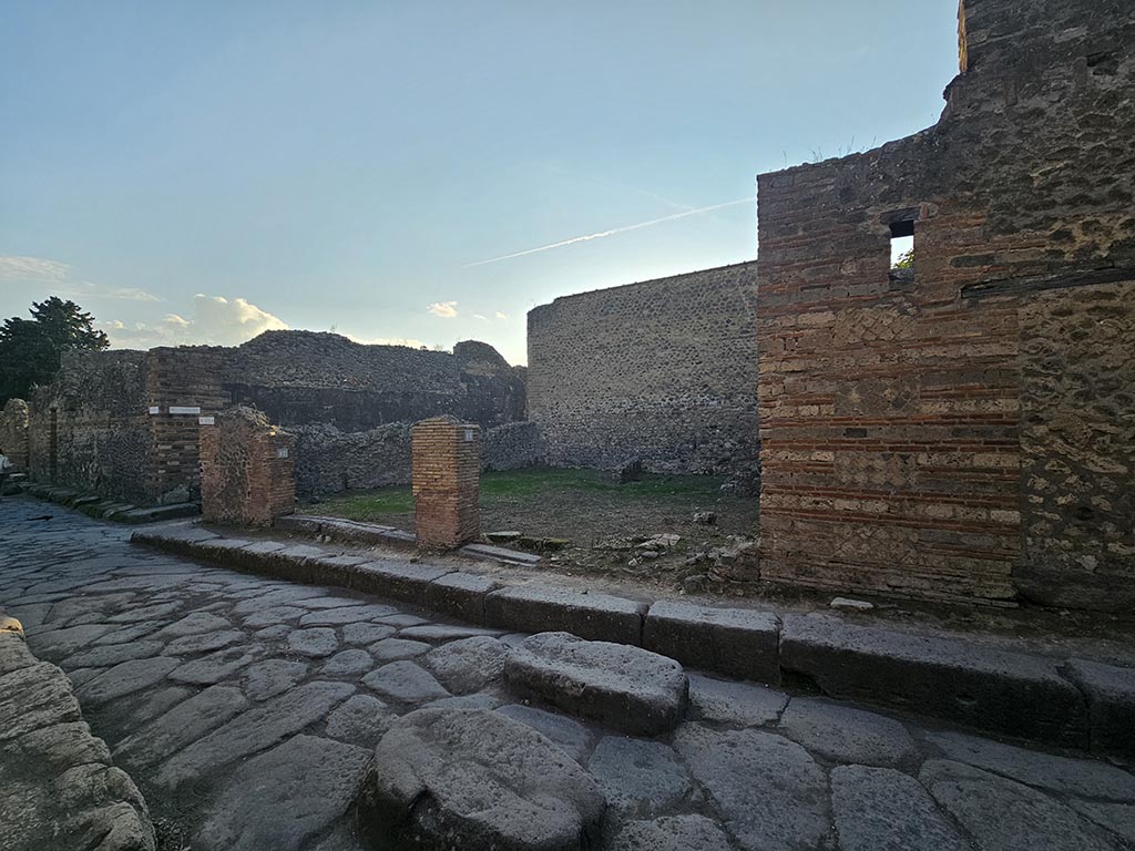 Vicolo del Lupanare, west side, Pompeii. November 2024.
Looking south-west towards two entrance doorways at VII.11.17 and 16. Photo courtesy of Annette Haug