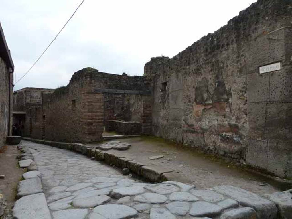Vicolo del Lupanare, west side, May 2010. Looking south towards VII.I2.15, from the junction with Via degli Augustali