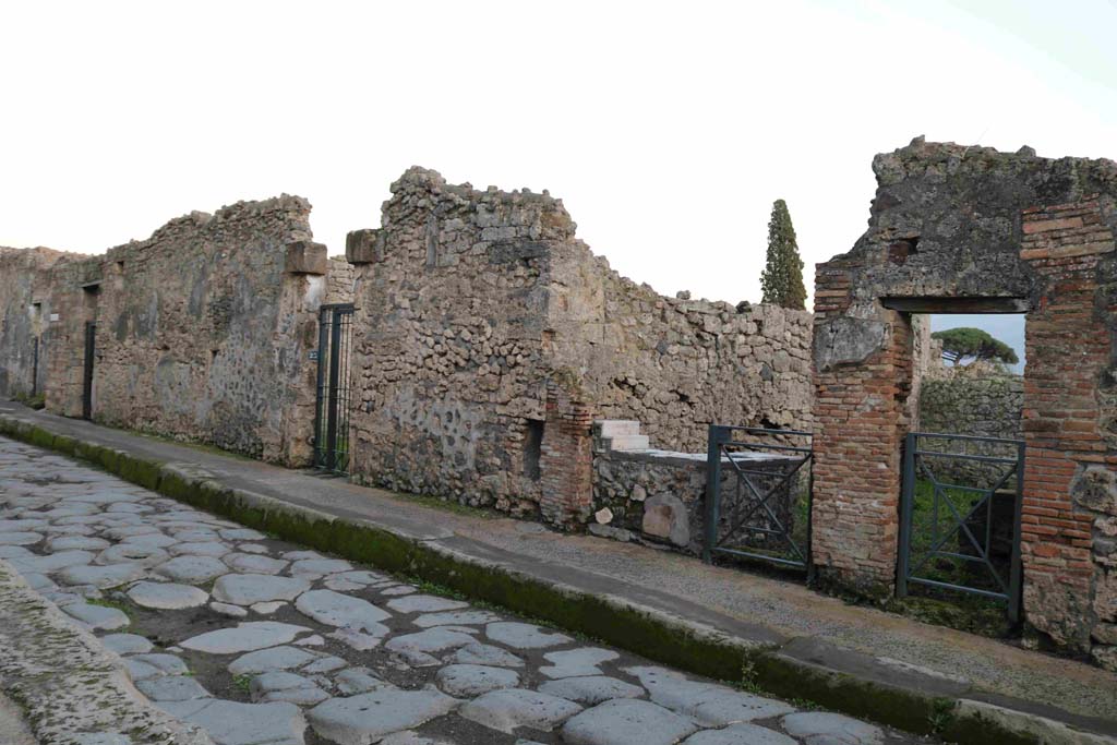 Vicolo del Menandro, (south side) Pompeii. December 2018.
Looking east along 1.3, between doorways of I.3.24, 23, 22 and 21. Photo courtesy of Aude Durand.
