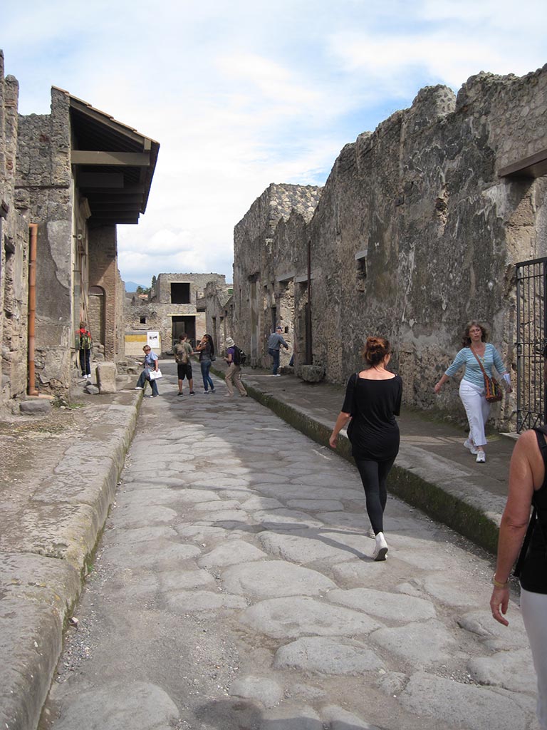 Pompeii. September 2010.
Looking east along Vicolo del Menandro between I.6 and I.10, from corner with Vicolo del Citarista.
Photo courtesy of Drew Baker.