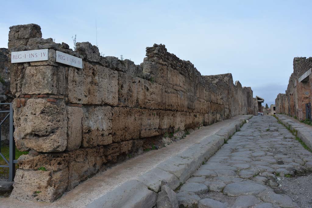 Vicolo del Menandro, north side. March 2018. Looking east.
Foto Tobias Busen, ERC Grant 681269 DCOR.
