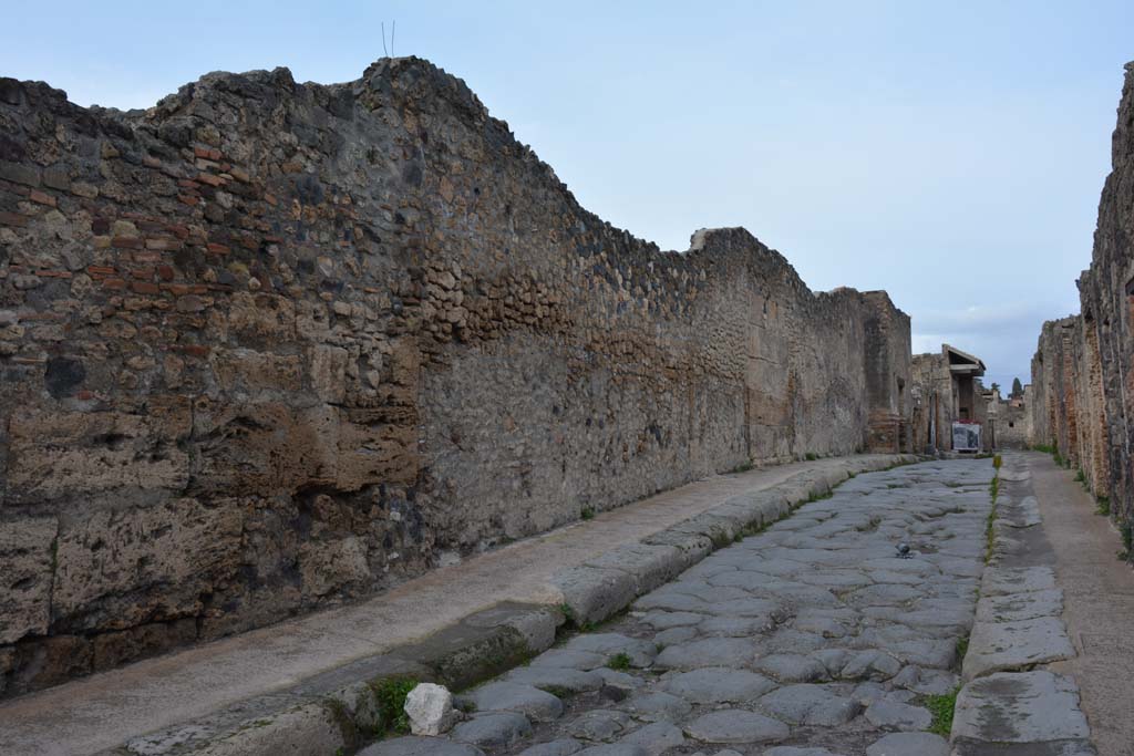 Vicolo del Menandro, north side. March 2018. Looking east along south perimeter wall of I.4.
Foto Tobias Busen, ERC Grant 681269 DCOR.
