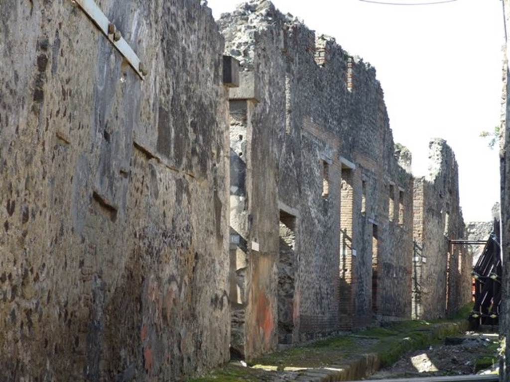 Vicolo del Panettiere between VII.2 and VII.3. Looking west from VII.2.16. March 2009.