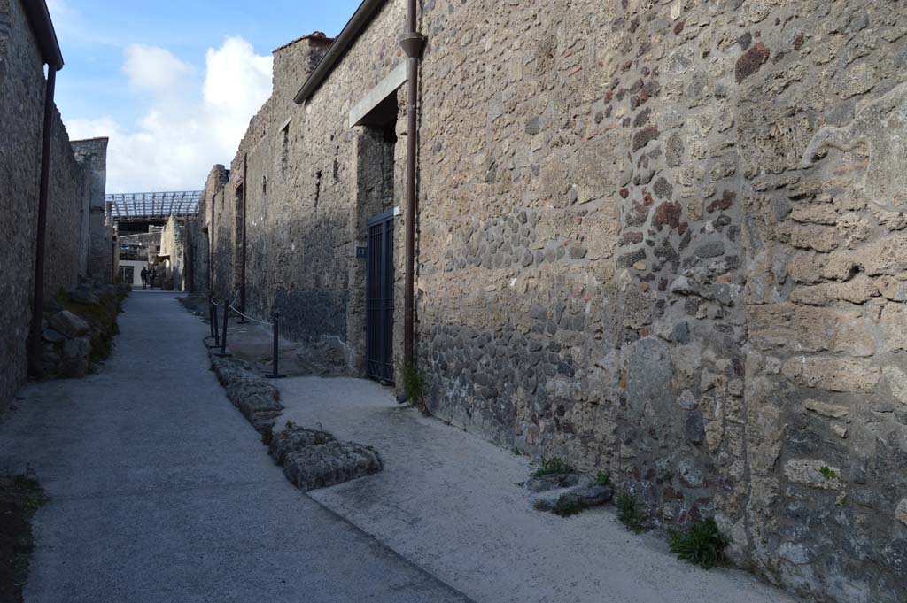 Vicolo dellEfebo, east side, Pompeii. March 2019. Looking north from near doorway of I.8.17.
Foto Taylor Lauritsen, ERC Grant 681269 DCOR.
