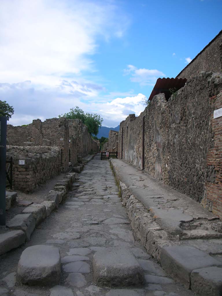 Vicolo della Fullonica, Pompeii. May 2010.
Looking north between VI.6 and VI.8. Photo courtesy of Ivo van der Graaff.